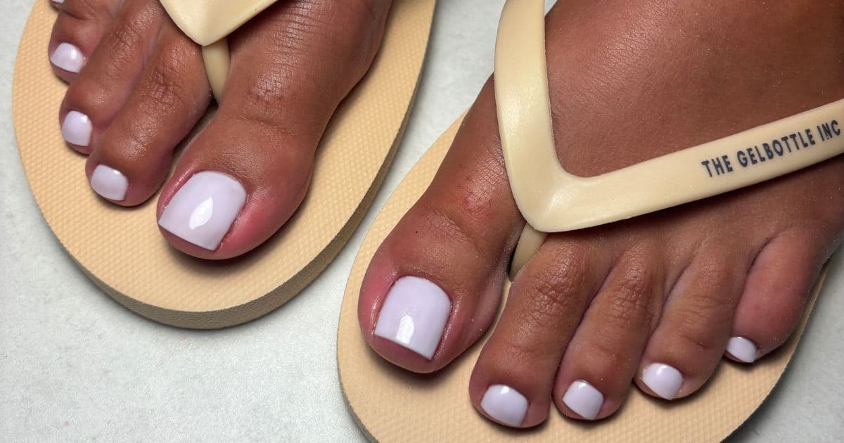 Proof: Lilac Pedicures Are Perfectly Timeless (Yet Chic)